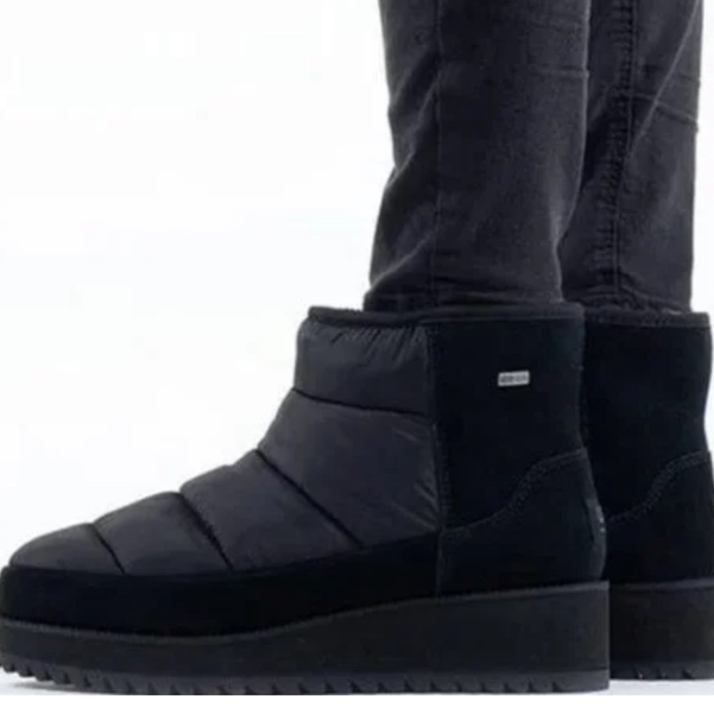 UGG Women's Ridge Mini Black Waterproof Boots